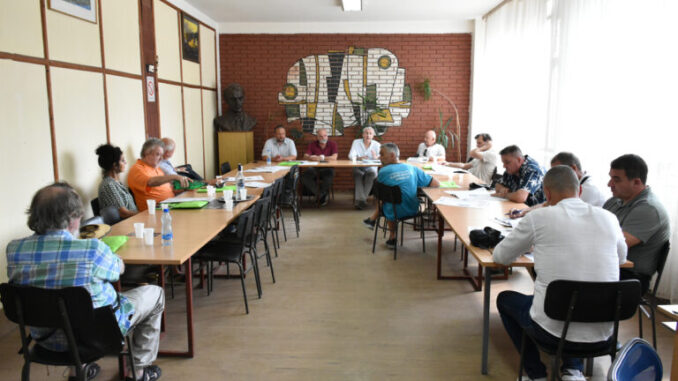 IMG-2bdd69b38662d5f83a2589c8eac31b33-V